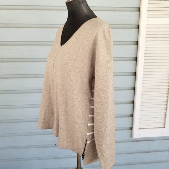 Renuar sweater top with side zipper detail, super soft, comfy sz M - Picture 3 of 7